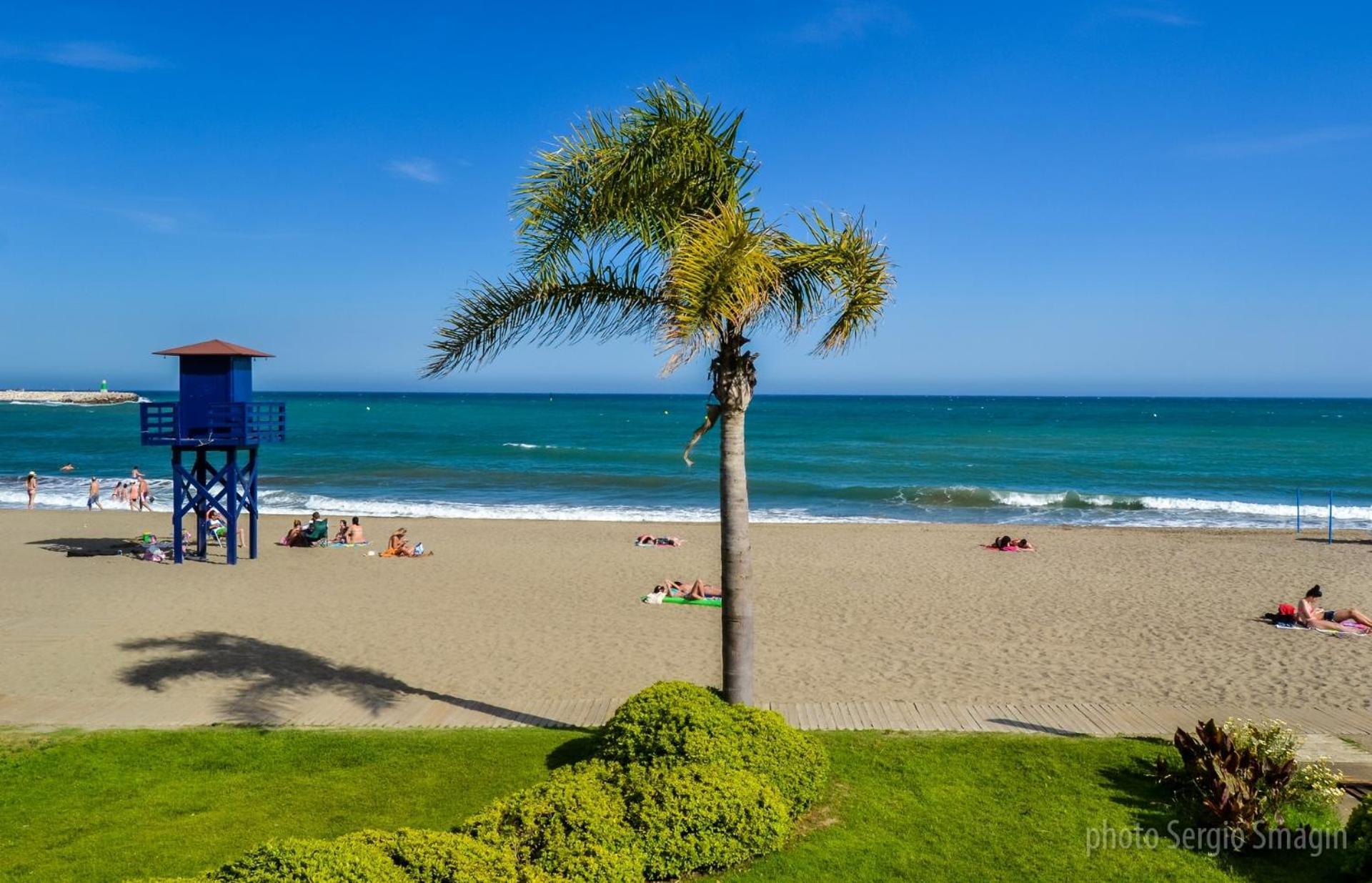 Benalbeach 1010 - Vista Al Mar - Piscina Todo El Ano - Primera Linea De Playa Benalmádena Eksteriør billede